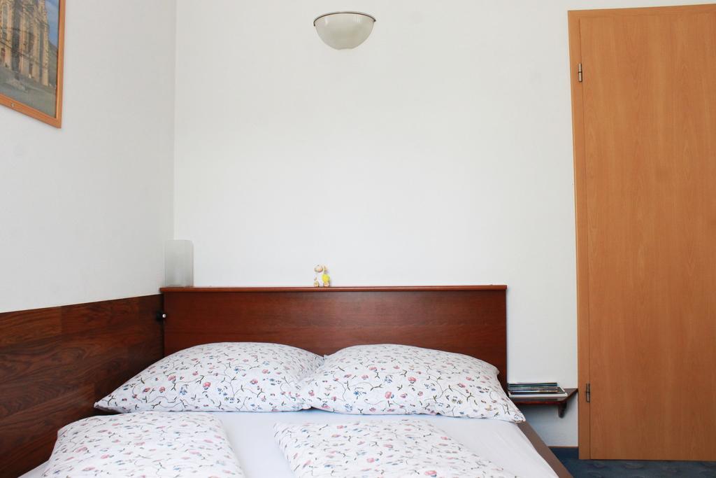 Pension Pieschen Dresden Exteriör bild