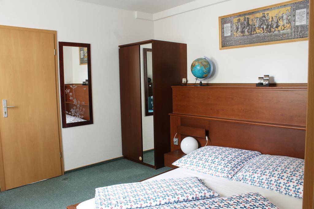 Pension Pieschen Dresden Exteriör bild